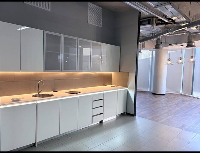 359M² OFFICE TO LET IN WATERFALL
